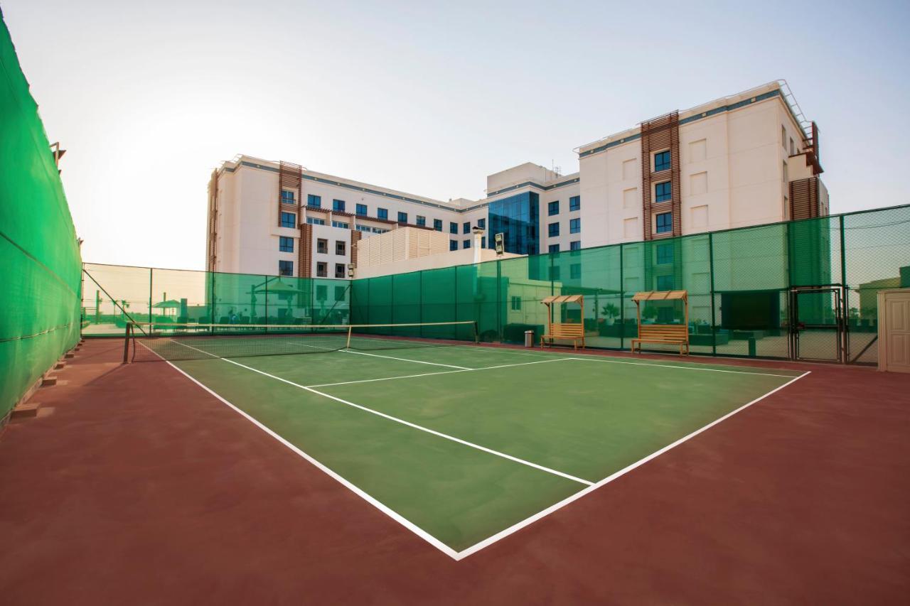 Four Points By Sheraton Al Ain Esterno foto Tennis court
