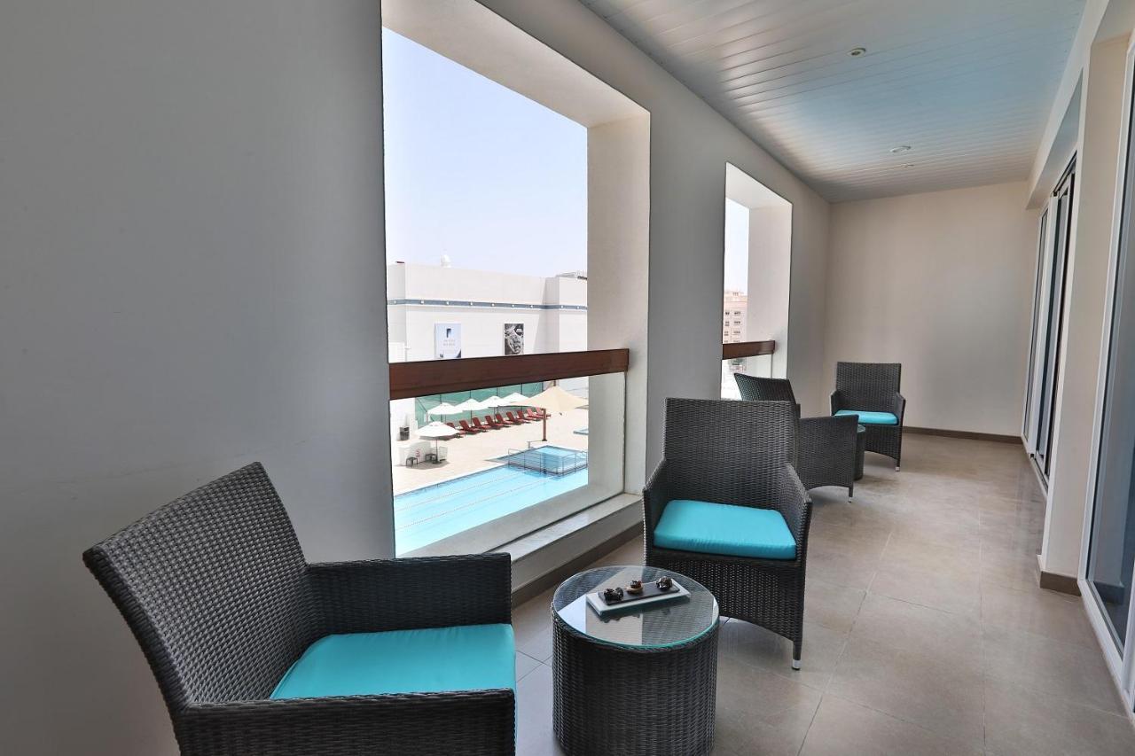 Four Points By Sheraton Al Ain Esterno foto A balcony at the hotel