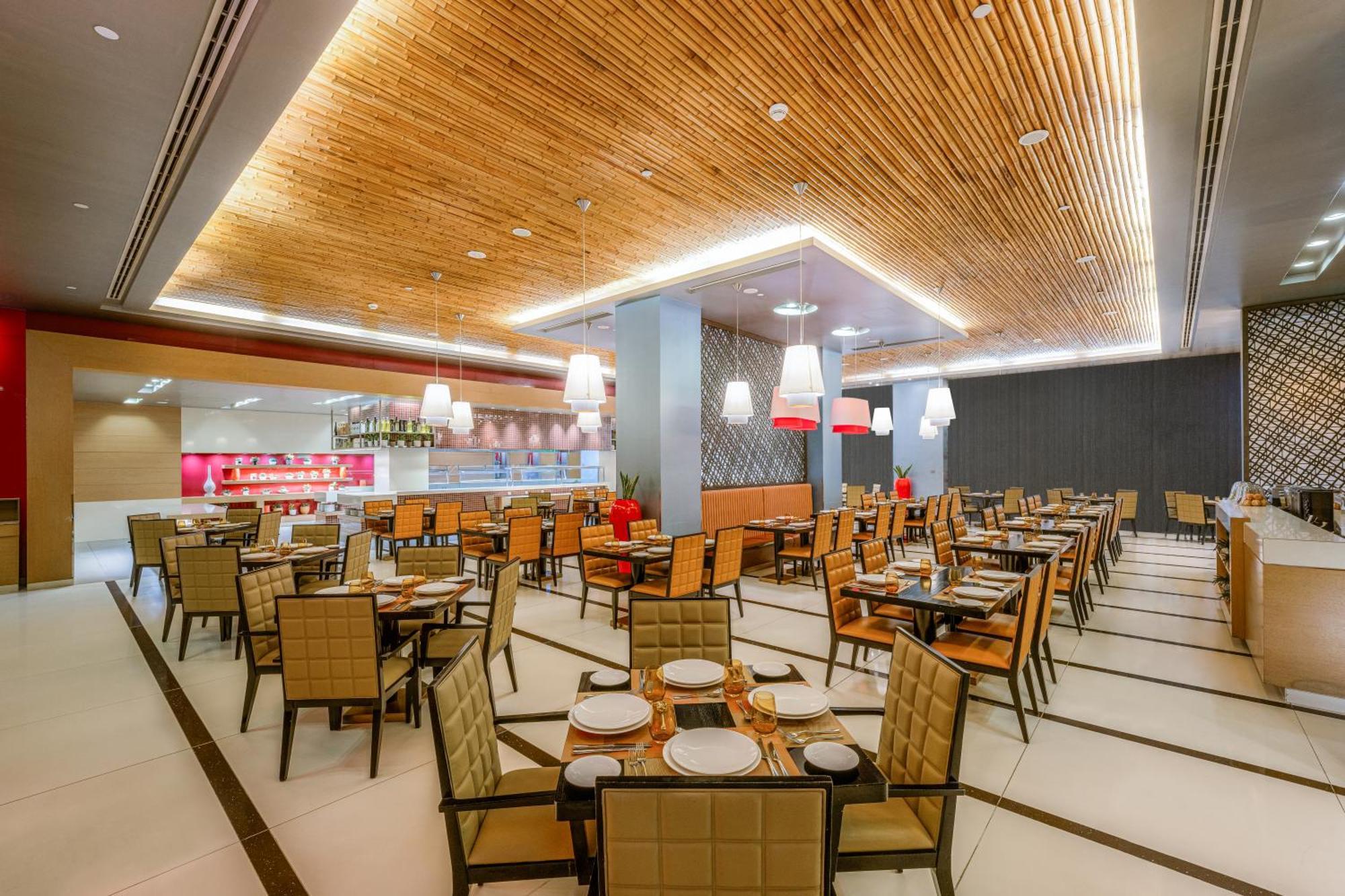 Four Points By Sheraton Al Ain Esterno foto The restaurant