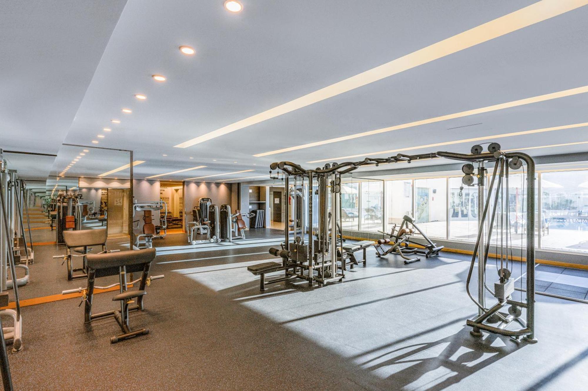 Four Points By Sheraton Al Ain Esterno foto The gym at the hotel