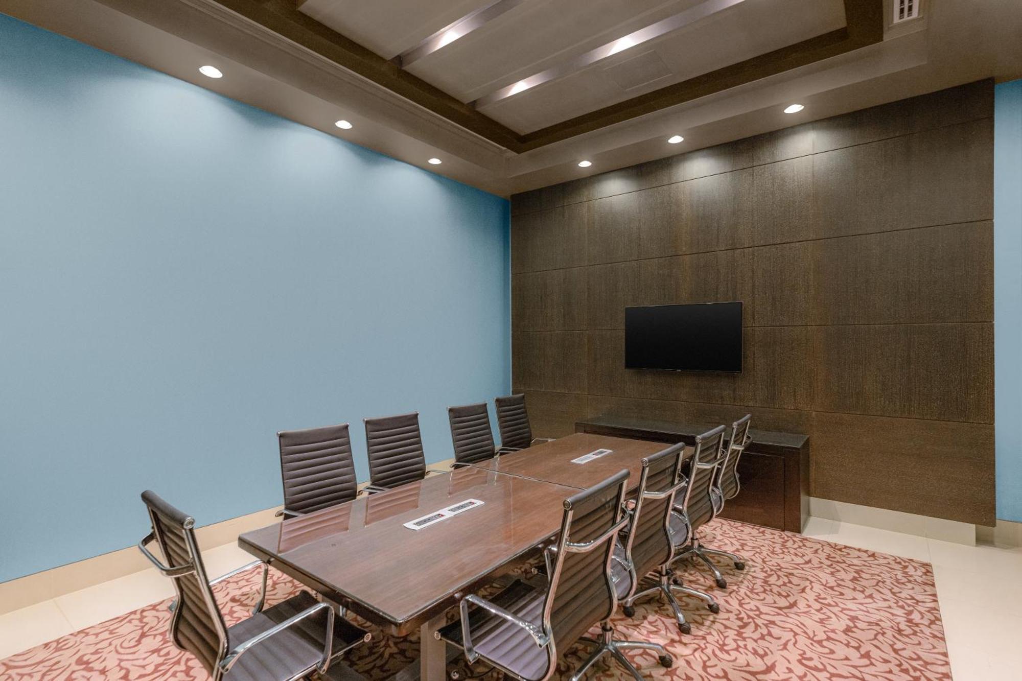 Four Points By Sheraton Al Ain Esterno foto Meeting room at the library