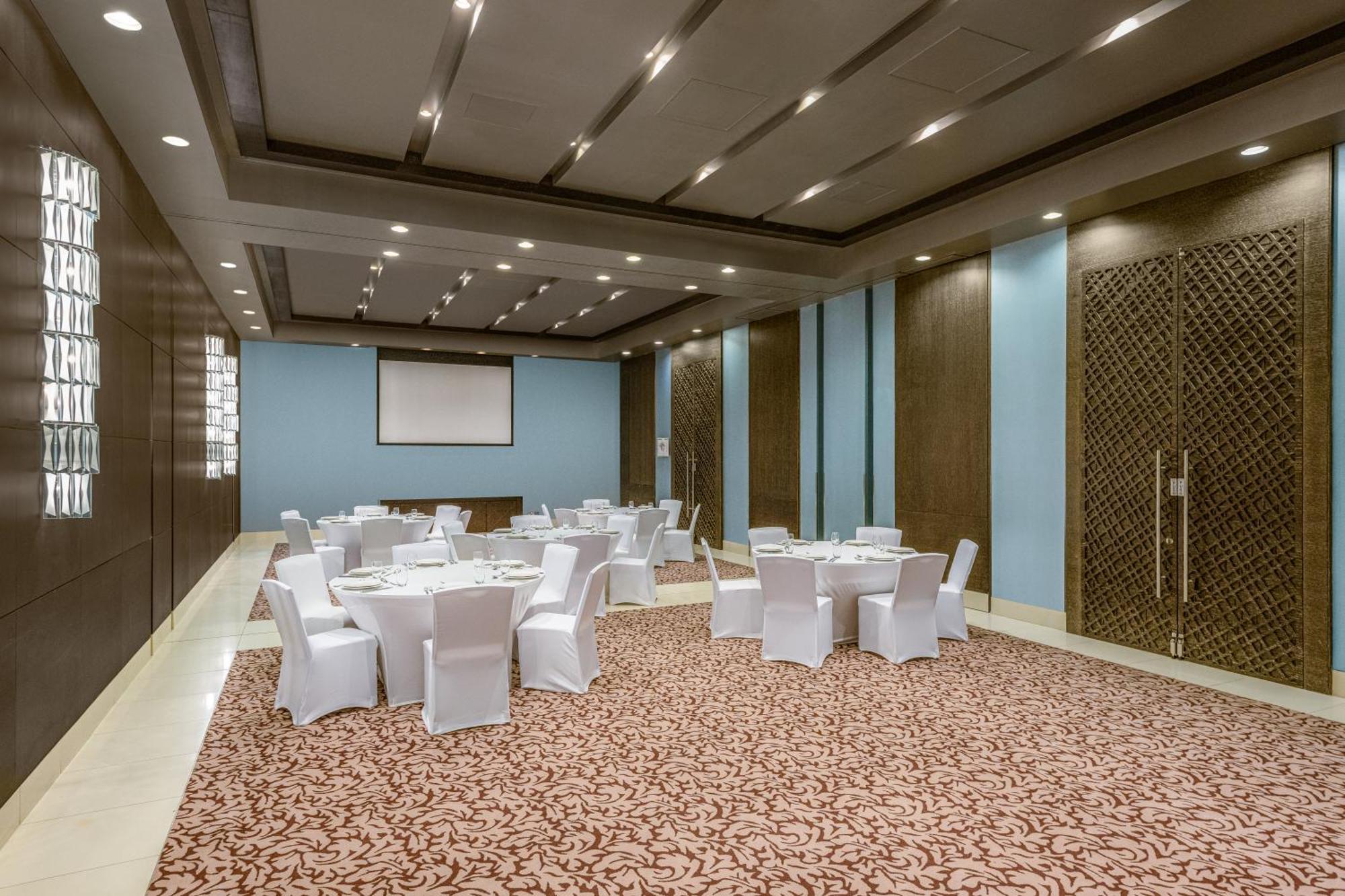 Four Points By Sheraton Al Ain Esterno foto Meeting room