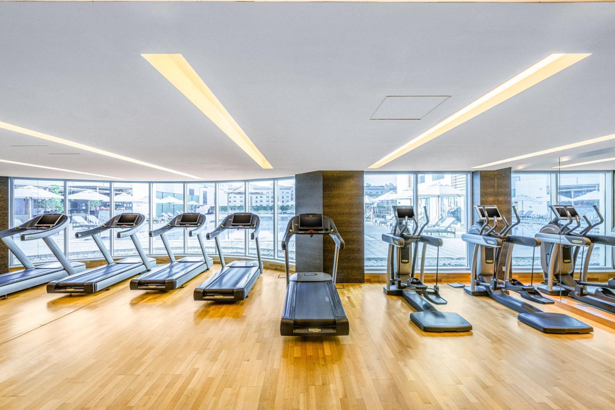 Four Points By Sheraton Al Ain Esterno foto The gym at the hotel