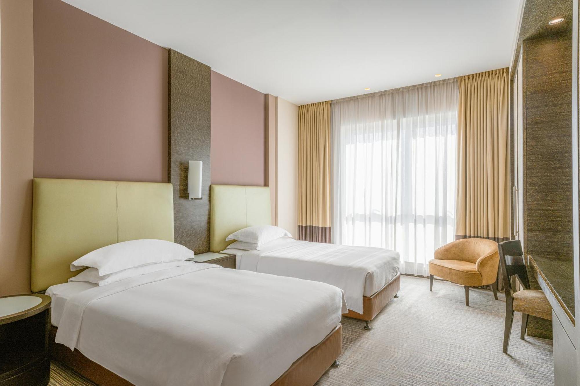 Four Points By Sheraton Al Ain Esterno foto Deluxe room