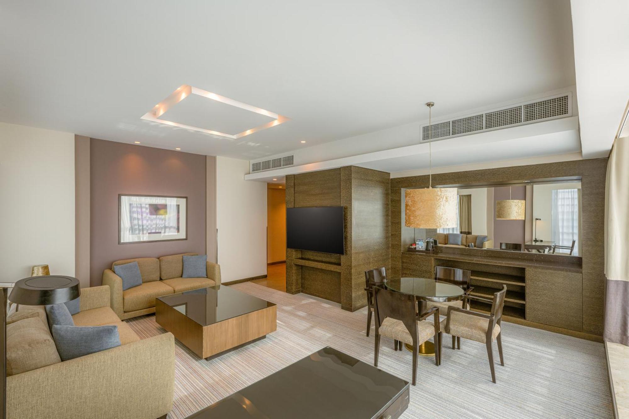 Four Points By Sheraton Al Ain Esterno foto Suite at the hotel