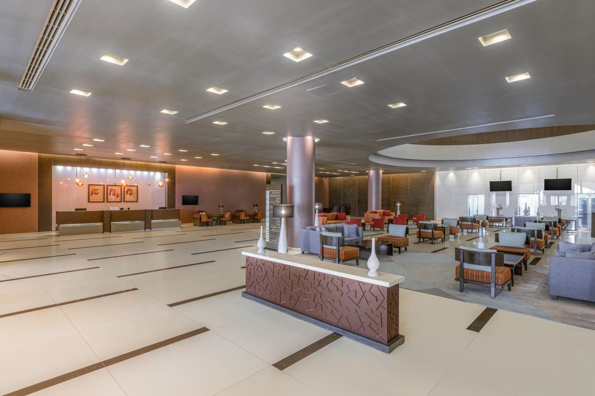 Four Points By Sheraton Al Ain Esterno foto The lounge at the airport