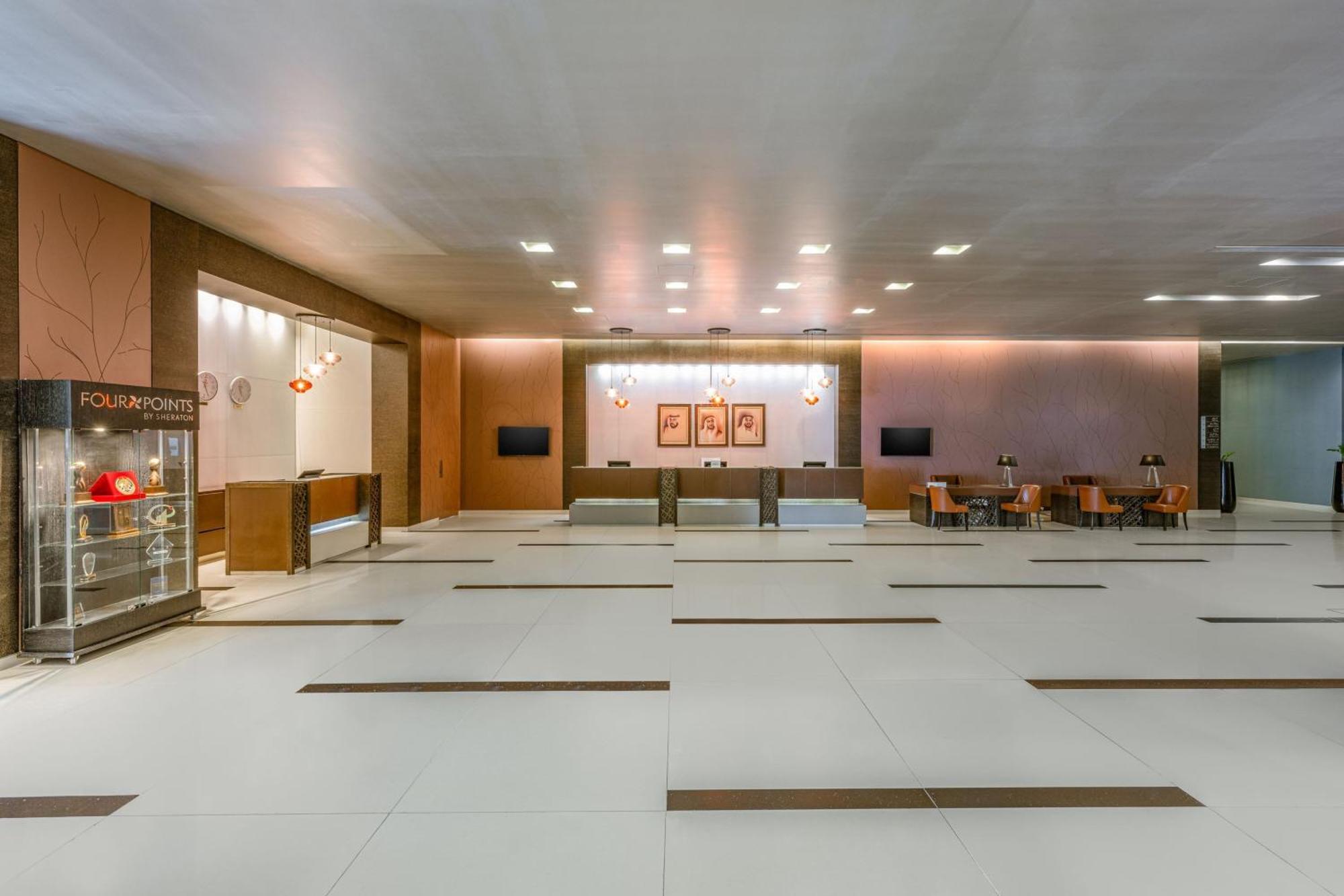 Four Points By Sheraton Al Ain Esterno foto The lobby of the hotel