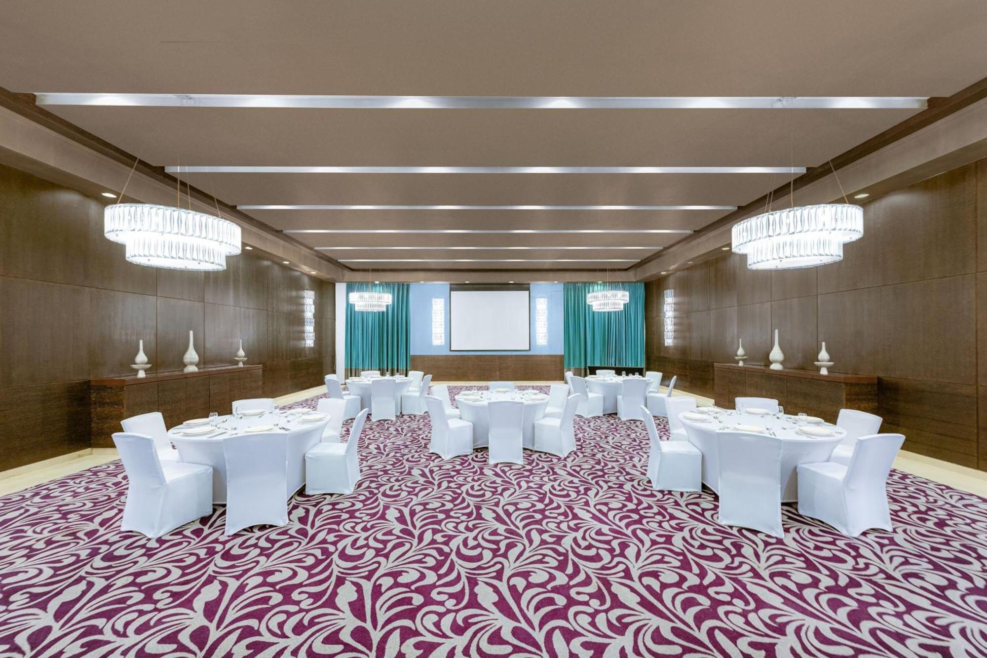 Four Points By Sheraton Al Ain Esterno foto Meeting room