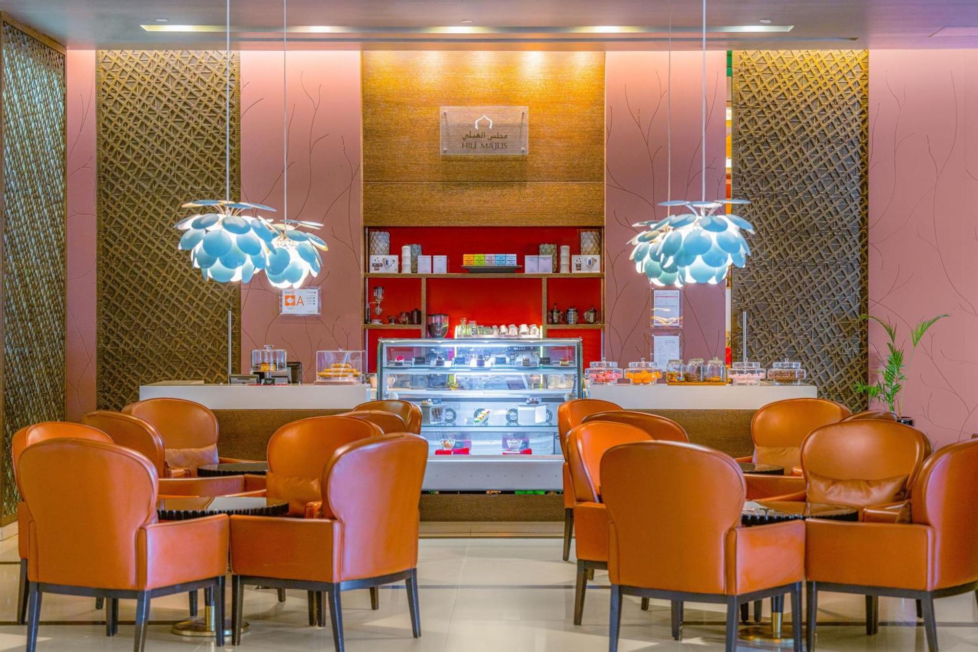 Four Points By Sheraton Al Ain Esterno foto The lounge at the airport