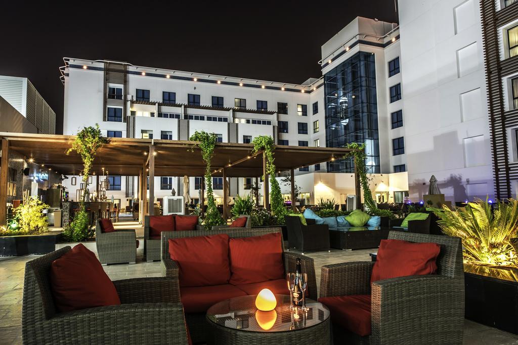 Four Points By Sheraton Al Ain Esterno foto The hotel's rooftop lounge